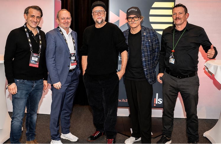 V.l.n.r.: Michael Tassis (GF, Helmut List Halle), Gerald Hofer (CEO, Knapp AG), Smudo (Die Fantastischen Vier), Mike Reiter (CMO, Owner Brainsworld 360° und Veranstalter ILS) und Christoph Baloch (GF, Helmut List Halle) © CH-Photo