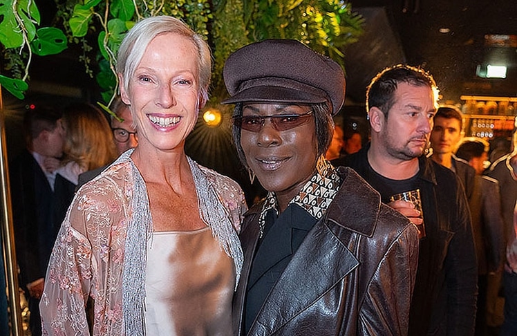 V.l.n.r.: Martina Gleissenebner-Teskey (GNTM-Finalistin 2022) und Doretta Carter (Sängerin) © Andreas Tischler
