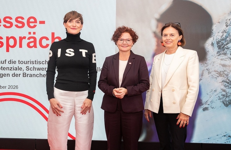 V.l.n.r.: Österreich Werbung-Geschäftsführerin Astrid Steharnig-Staudinger,  Staatssekretärin Elisabeth Zehetner und die Obfrau der Bundessparte Tourismus und Freizeitwirtschaft Susanne Kraus-Winkler 