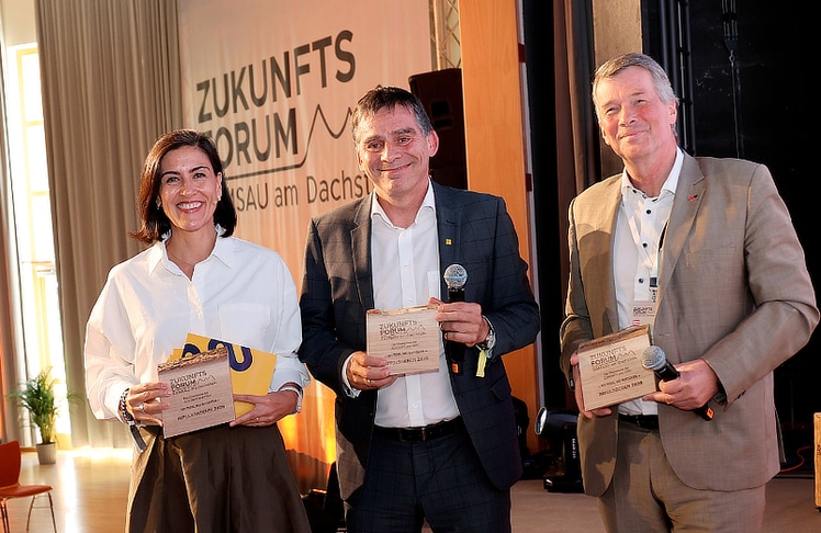 V.l.n.r.: Yenia Zaba, Peter Umundum und Horst Bischof © GEPA/Hans Oberländer/ZFR 2026