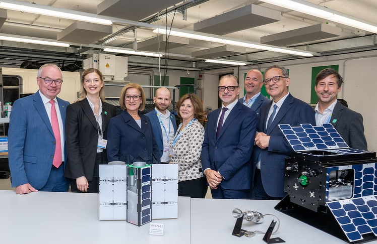 V.l.n.r.: Stephan Pernkopf (NÖ-Landeshauptfrau-Stellvertreter), Marianne Röchling (Business Development Managerin bei Gate Space), Johanna Mikl-Leitner (NÖ-Landeshauptfrau), Johannes Pammer (COO von Gate Space), Doris Agneter (Geschäftsführerin von Tecnet), Josef Aschbacher (ESA-Generaldirektor), Michael Moll (Geschäftsführer accent) und Günther Ofner (Flughafen Wien-Vorstand).