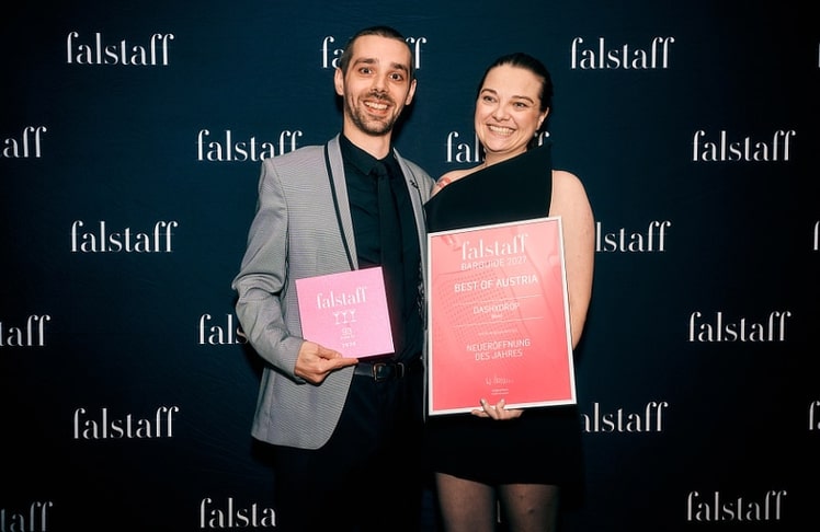 Dominik Oswald und Celine Lais betreiben die Wiener Bar DashXDrop, die Falstaff als "Neueröffnung des Jahres" auszeichnete.