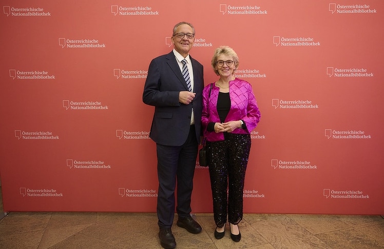 Flughafen CEO Günther Ofner mit Renate Schandl-Bauer