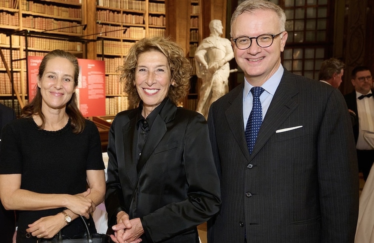 V.l.n.r.: Ulrike Müller-Zellenberg, Adele Neuhauser und der Rektor der Medizinischen Universität Wien, Markus Müller