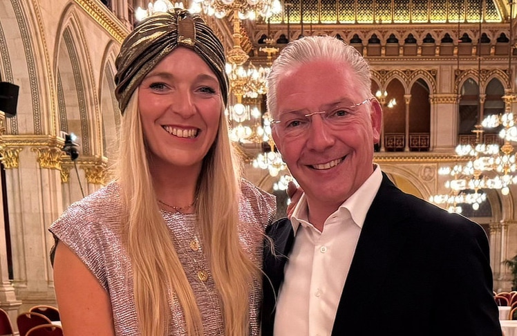 Jacqueline Knollmayr (Moderatorin) und Paul Leitenmüller (CEO, Opinion Leaders Network).