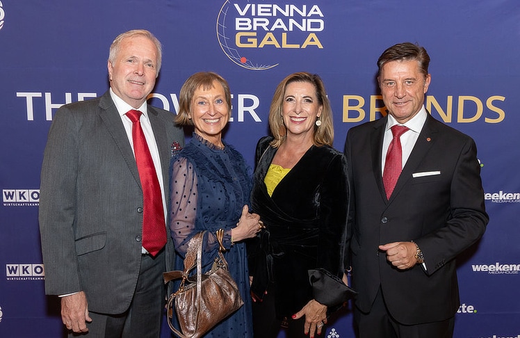 V.l.n.r.: Martin Wilfing (Inhaber Wilfing Humanizing & Sales), Eva Mandl (Geschäftsführerin, Himmelhoch PR), Louisa Böhringer (Gründerin und CEO, Personal Branding Wien) und EBI-Präsident Gerhard Hrebicek.