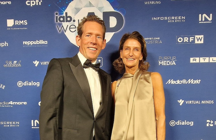 Eugen Schmidt (Gründer und Geschäftsführer von AboutMedia) und Ursula Gastinger (Geschäftsführerin von iab austria).