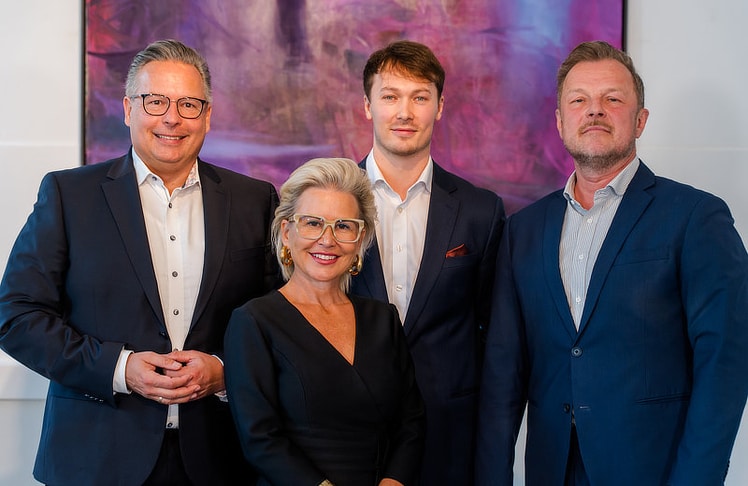 V.l.n.r.: Gerald Karner (Corporate Strategy & Business Development Simacek), Ursula Simacek (CEO Simacek Holding), Marian Deininger (Artdirector von Artcare) und Gernot Schmidt-Schmiedbauer (Gründer & CEO Artcare).
