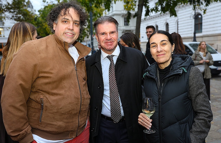 V.l.n.r.: Reinhard Binder (Managing Partner bei Robin Consult), Gerald Grünberger (Geschäftsführer des VÖZ) und Nadja Vaskovich (Geschäftsführerin Board Lesermarkt beim VÖZ und Geschäftsführerin von Mischa).