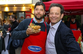 Am Börseplatz bekamen Käsekrainer einen knusprigen Nacho-Mantel verpasst