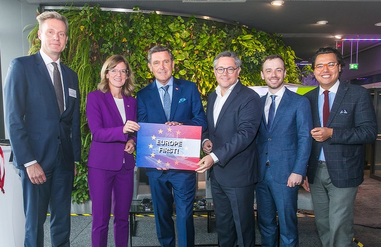 V.l.n.r.: Enno Wiebe (Director General, UNIFE), Manuela Waldner (CFO, ÖBB-Holding), Peter Hanke (Bundesminister für Innovation, Mobilität und Infrastruktur, BMIMI), Christian Diewald (Präsident, VBI), Severin Gruber (Generalsekretär, BMWET) und Anil W. Rai (Geschäftsführer, VBI).