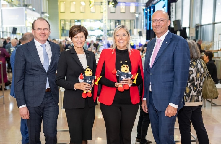 V.l.n.r.:  voestalpine-CFO Gerald Mayer, RLB OÖ-Generaldirektor-Stellvertreterin Michaela Keplinger-Mitterlehner, Sabine Naderer-Jelinek, Bürgermeisterin Leonding, und RLB OÖ-Generaldirektor Reinhard Schwendtbauer 