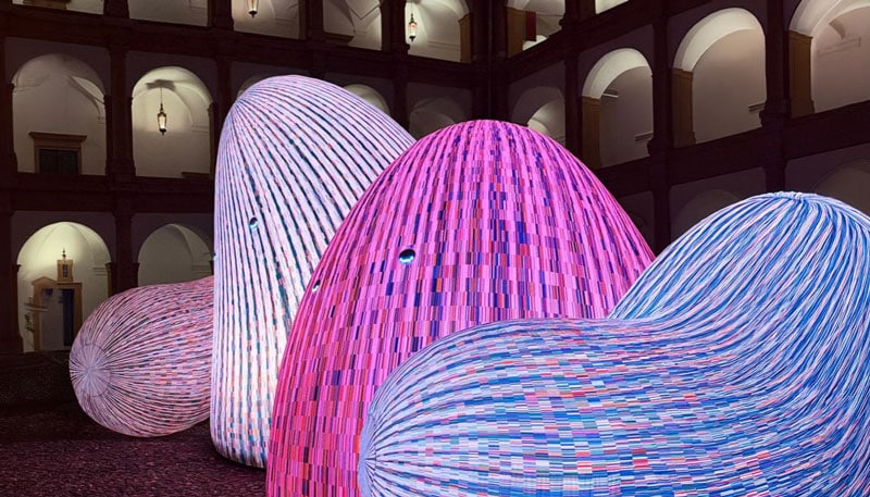 Lichtinstallation Whispering Mountains von Eness