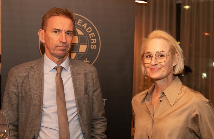 Thomas Lichtblau, Managing Director Casinos Austria, und Ruth Moss, Psychologin für Transformation und Zukunftsentwicklung und Gründerin der Initiative "Jetzt Tun!"
