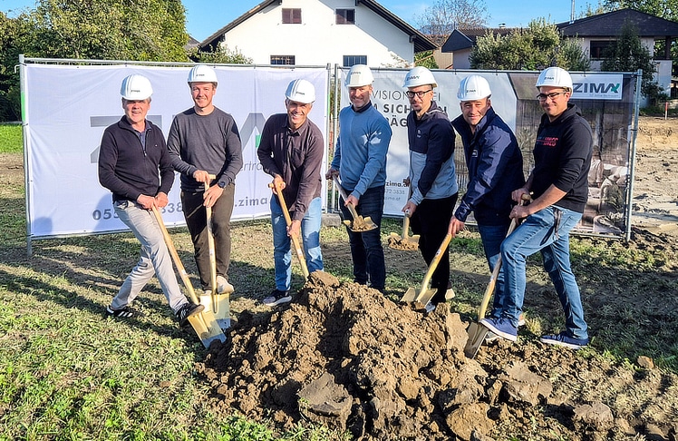 V.l.n.r.: Christian Schenk, Lukas Felder, Christian Peter, Claudio Kohler (Zima), Alexander Brunold, Mario Waidacher (Gebrüder Keckeis GmbH) und Michael Wehinger (Johannes Kaufmann und Partner GmbH) beim Spatenstich von "Trio" © Zima