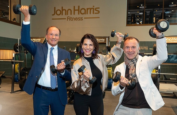 V.l.n.r.: John-Harris-Eigentümer Ernst Minar, Landeshauptfrau Karoline Edtstadler und Bürgermeister Bernhard Auinger