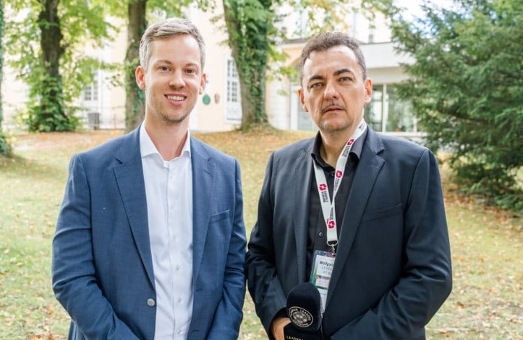Jö-Geschäftsführer Alexander Merklein (links) mit KEYaccount-Chefredakteur Wolfgang Zechner 