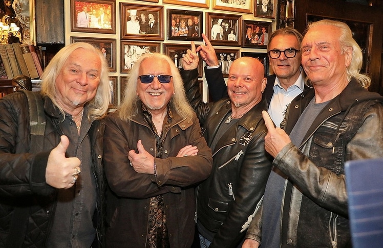 V.l.n.r.: Bernie Shaw, Mick Box, Russell Gilbrook, Peter Großmann und Phil Lanzon