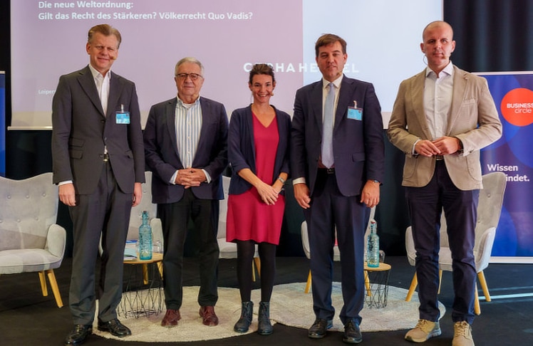 V.l.n.r.: Clemens Hasenauer (Managing Partner von Cerha Hempel und fachlicher Gesamtleiter der RuSt), Wolfgang Petritsch (Österreichisches Institut für Internationale Politik), Stephanie Fenkart (International Institute for Peace), Michael Waibel (Universität Wien) und Markus Reisner (Österreichisches Bundesheer).