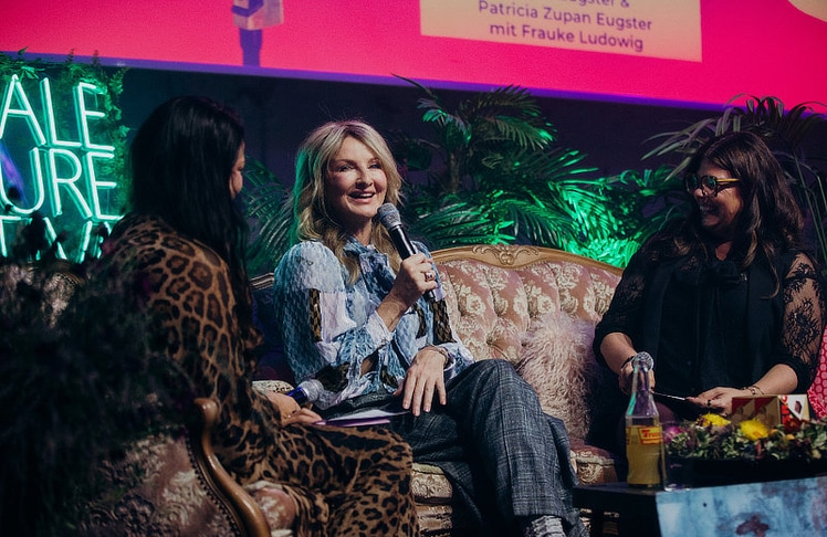 Im Rahmen des Festivals wurde der Live-Podcast "Eugster Sistas" mit der deutschen TV-Moderatorin Frauke Ludowig (Mitte) aufgezeichnet. © Female Future Festival / Mila Eder