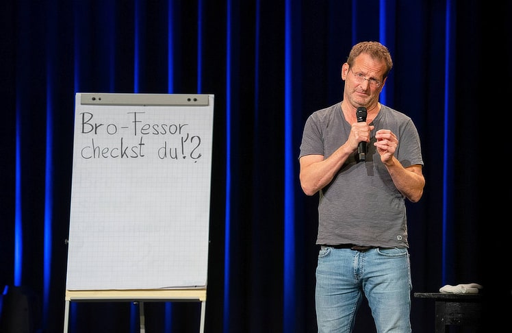In seinem neuen Programm "Bro-Fessor, checkst du!?" spricht Andreas Ferner über den Alltag als Lehrer. © Andreas Tischler