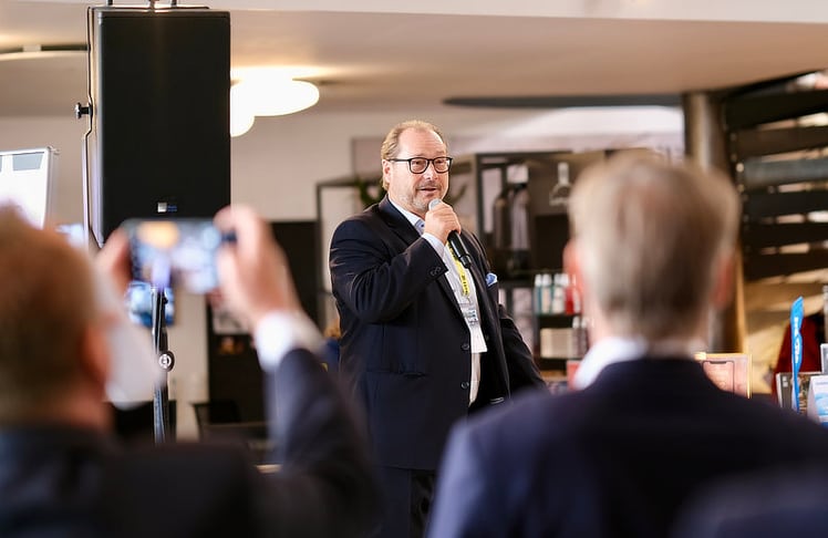 Adolf Markones (Executive Managing Director von Ingram Micro Österreich) begrüßte die Gäste.