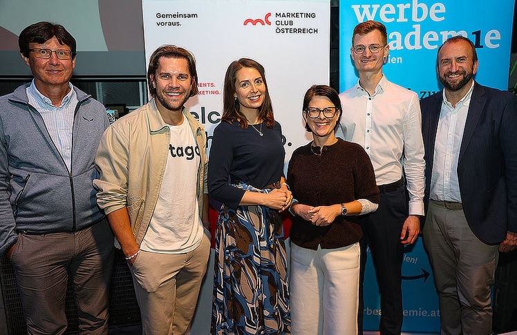 V.l.n.r.: Harald Rametsteiner (MCÖ-Vorstand und Lehrgangsleiter der Werbe Akademie), Lukas Hetzendorfer (Head of Revenue Growth bei otago), Marion Orliczek (Marketingleiterin von Liwest), Regina Loster (MCÖ-Geschäftsführerin), Alexander Schurr (Gründer der KI Company) und Andreas Ladich (MCÖ-Präsident).