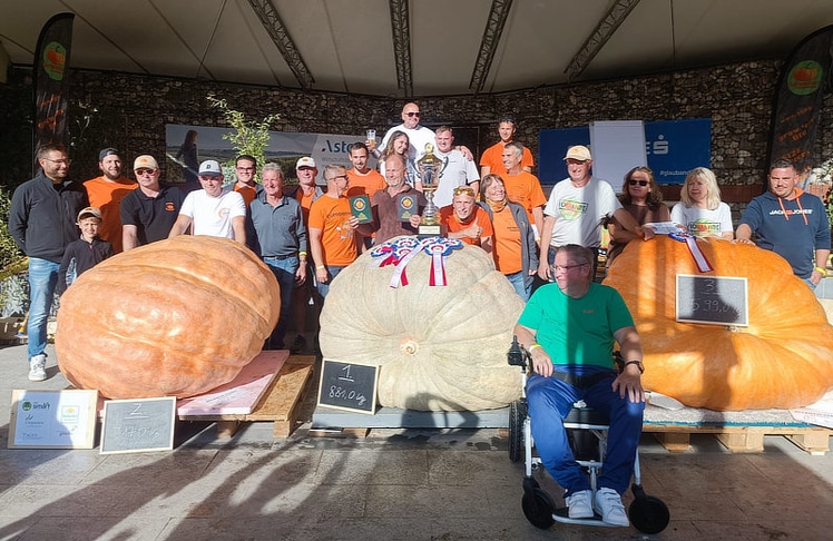 Der Siegerkürbis brachte 881 Kilogramm auf die Waage und bescherte Friedrich Melka den österreichischen Staatsmeistertitel.