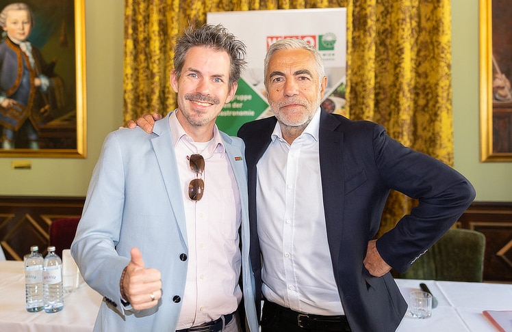 Thomas Peschta (Obmann Fachgruppe Gastronomie WKW) und Christian Pöttler (Geschäftsführer Echo-Medienhaus).