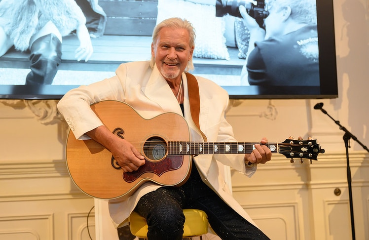...und ESC-Star Johnny Logan.