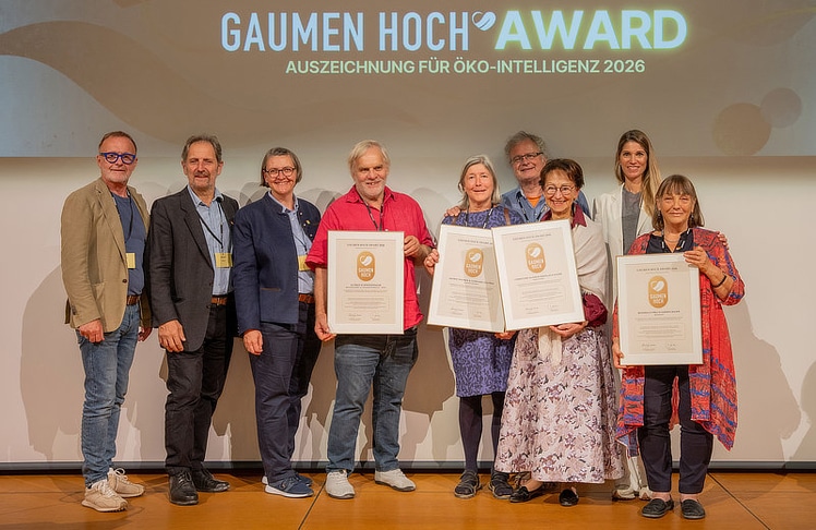 V.l.n.r.: Reinhold Gmeinbauer (Gaumen Hoch), Andreas Höritzauer (Obmann Demeter Österreich), Barbara Riegler (Bundesobfrau Bio Austria), Alfred Schwendinger (Regionalwert AG Niederösterreich-Wien), Sigrid und Gerhard Zoubek (Adamah Biohof), Christine Saahs (Nikolaihof), Alexandra Seyer-Gmeinbauer (Gaumen Hoch) und Reinhild Frech-Emmelmann (ReinSaat).