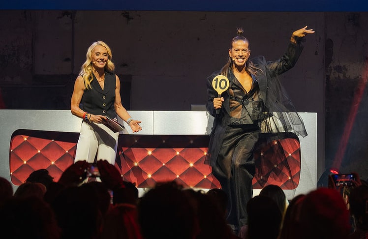 Inga Leschek (Chief Content Officer von RTL Deutschland) und Jorge González sorgten mit einer "Let's Dance"-Show für Unterhaltung. © Raphael Fasching