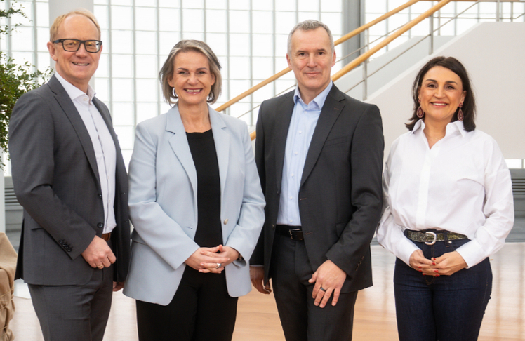 V.l.n.r.: Herwig Struber (Vorstand der Salzburg AG), Birgit Eder (Leitung People & Culture Salzburg AG), Guido Miklautsch (Leiter der Charta der Vielfalt Österreich (Wirtschaftskammer Wien)) und Daniela Kinz (DE&I Botschafterin Salzburg AG).