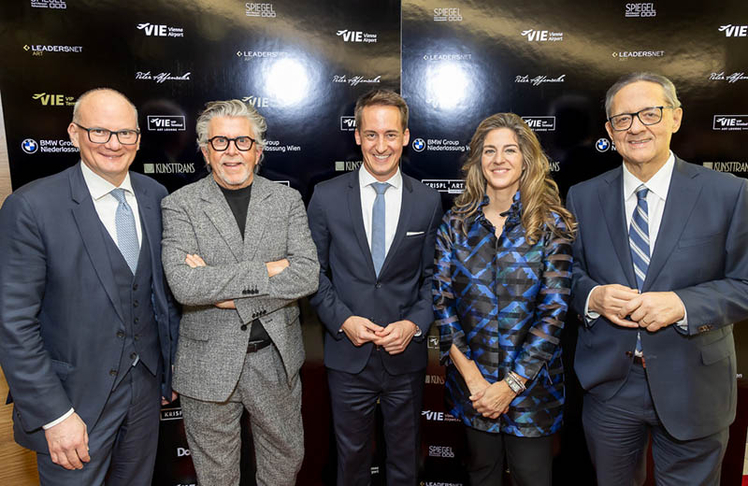 V.l.n.r.: Julian Jäger, Vorstand der Flughafen Wien AG, LEADERSNET-ART Herausgeber Gerhard Krispl, Geschäftsführung der Vienna Airport FBO, Christoph Schmidt und Alexandra Schellhorn und  Günther Ofner, Vorstand der Flughafen Wien AG © LEADERSNET/ C. Mikes