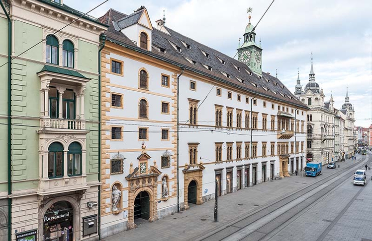 Das Landeszeughaus im Herzen von Graz ist die größte erhaltene historische Waffenkammer der Welt zählt zu den beliebtesten Sehenswürdigkeiten von Graz. ©Universalmuseum Joanneum/N. Lackner