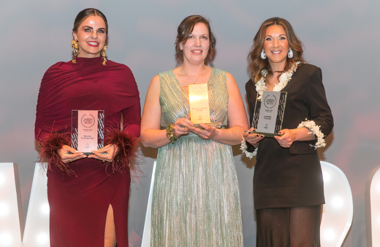 Die Gewinner:innen der Kategorie "Floristik: Brautstrauß" (v.l.n.r.): Lisa Schneider-Marth ("Blumen Preinsperger", 3. Platz), Kerstin Gartler ("Blumen Gartler", 1. Platz) und Isabella Rodler ("Isabella Floristik", 2. Platz).