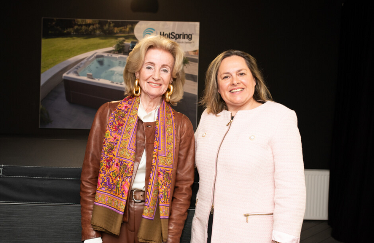 V.l.n.r.: Elisabeth Gürtler (Inhaberin & Gastgeberin Alpin Resort Sacher Seefeld) und Verena Radlgruber-Forstinger (Geschäftsführerin HotSpring Austria)