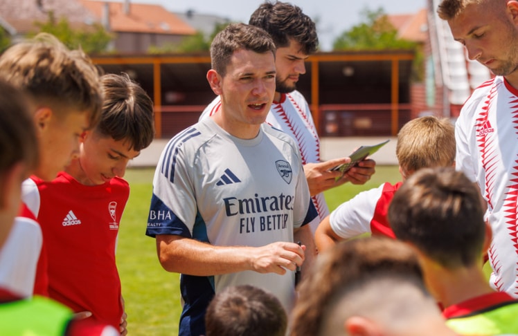 Kinder und Jugendliche trainieren im Resort unter Anleitung zertifizierter Coaches und erleben Fußball, Bewegung und Ferien in einem sportlichen Resortumfeld © Arsenal