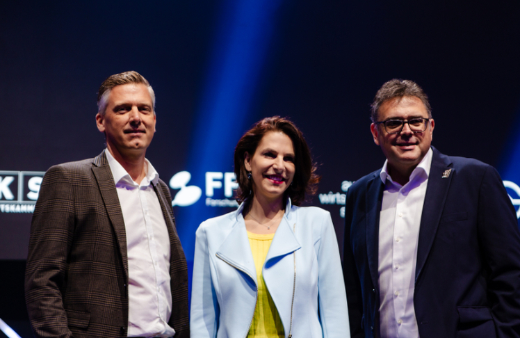 V.l.n.r.: Alexander Kribus (Geschäftsführer Messezentrum Salzburg), Karoline Edtstadler (Landeshauptfrau von Salzburg) und Walter Haas (Innovation Salzburg) © FRB MediaMessezentrum Salzburg/Simon Laabmayr