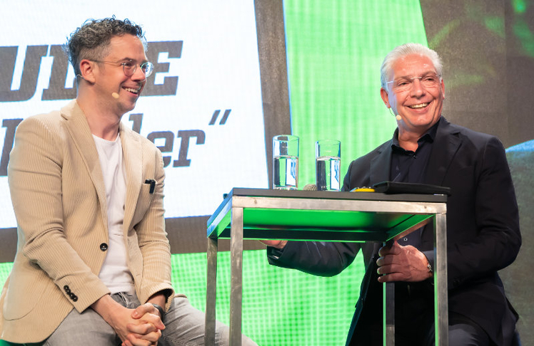 Philipp Maderthaner, Unternehmer und Strategieberater (links) im Gespräch mit Paul Leitenmüller, CEO Opinion Leaders Network © LEADERSNET/C. Mikes