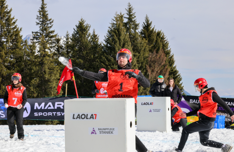 Tausende Schneebälle wechselten im Laufe der Duelle die Seiten.