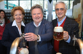 Schweizerhaus startete mit großem Andrang in neue Saison