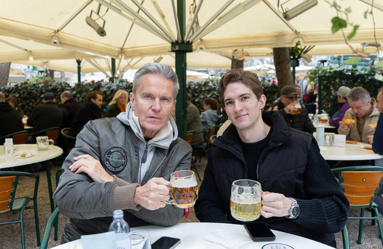 Auch Mörbisch-Intendant und Moderator Alfons Haider (l.) ließ sich das Opening nicht entgehen. © LEADERSNET / R. Brunhölzl