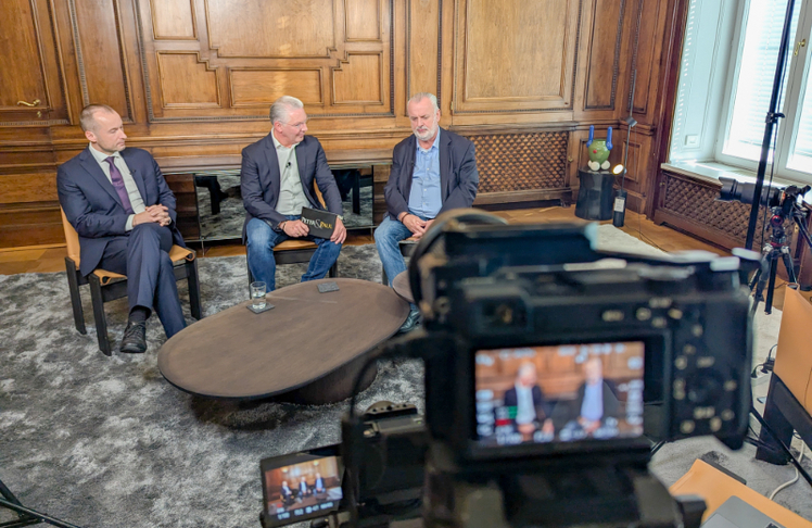 Gedreht wurde die aktuelle Folge in den Räumlichkeiten des Innenarchitekturspezialisten Behan & Thurm am Schwarzenbergplatz in Wien.