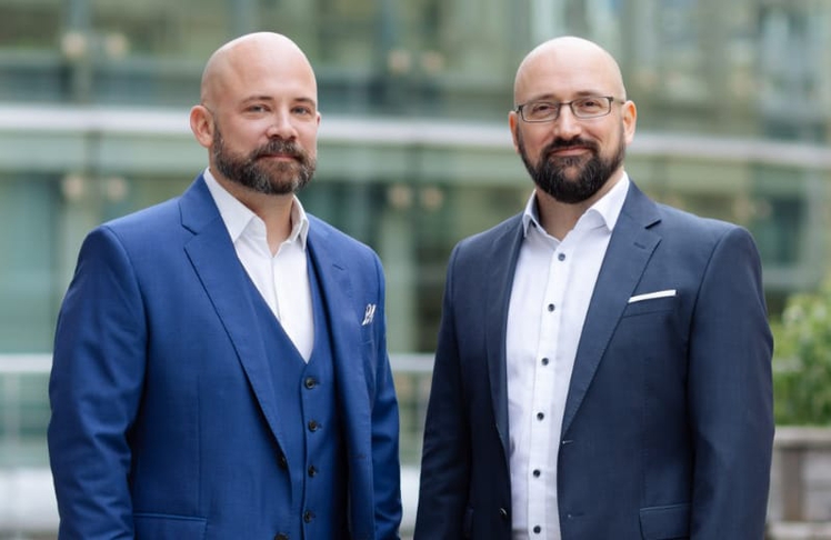 Daniel Scherling (l.) und Martin Fahrnberger, Geschäftsführer von Orbis Austria © Orbis Austria