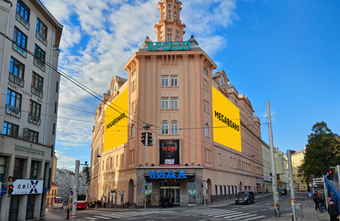 Megaboard bietet neue Außenwerbemöglichkeit am Apollokino