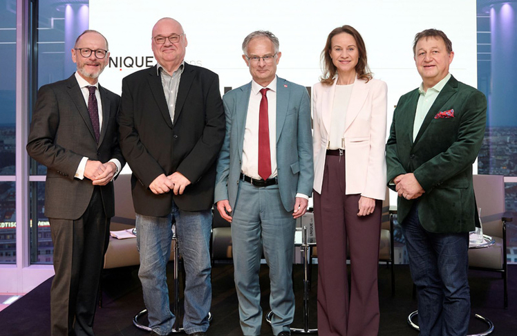 V.l.n.r.: Gerald Groß, Gerhard Steger, Markus Marterbauer, Patricia Neumann und Josef Kalina © Unique Relations/APA-Fotoservice/Martin Hörmandinger