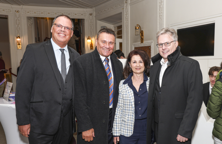 V.l.n.r.: Kai Uwe Garrels (Bühne Baden), Michael Lakner (Kulturmanager), Martina Malzer  (kaufmännische Direktorin Bühne Baden) und Oliver Ostermann (Dirigent & Komponist) 