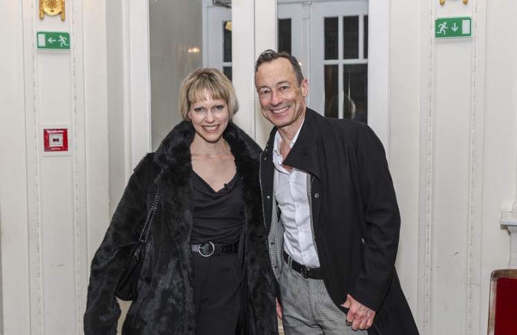 Monika Bjelik (Pressesprecherin Vereinigten Bühnen Wien) und Christian Struppek (Intendant Raimund Theater & Ronacher)