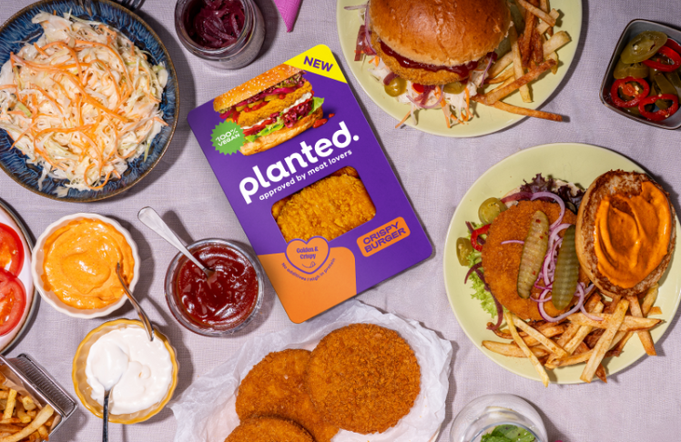 Planted erweitert das eigene Portfolio um vier neue Produkte: darunter der planted.burger Crispy. 